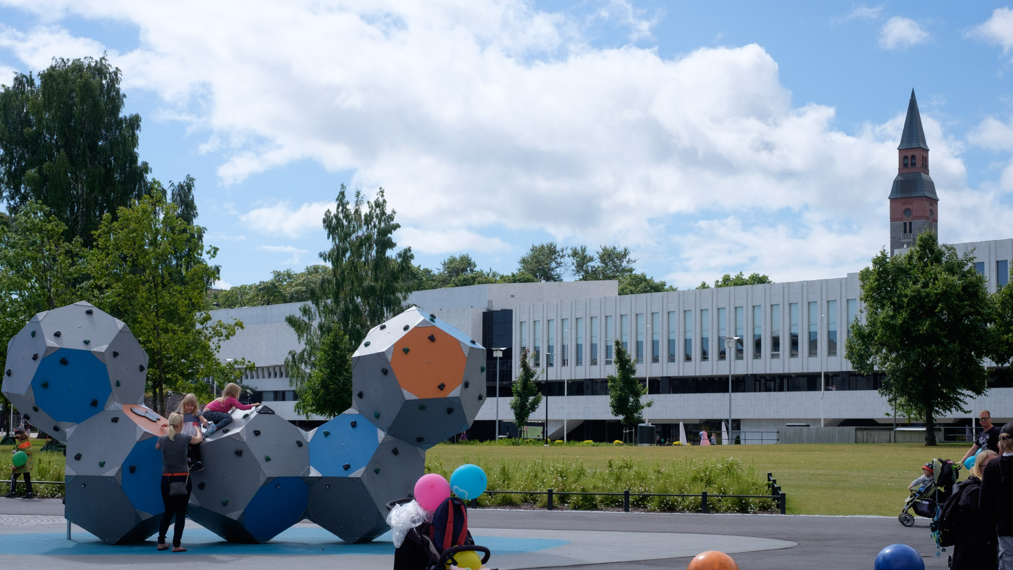 Leikkipaikat ja leikkipuistot