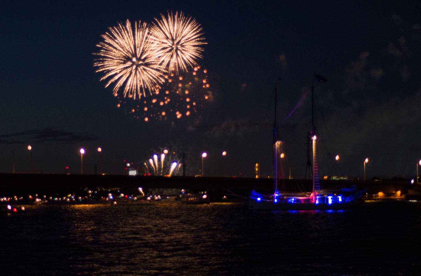 Uudenvuoden ilotulituksia Helsingissä ja pk-seudulla